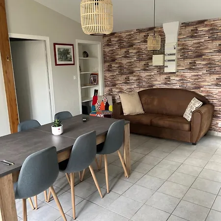 Le Rocher Holiday home Verruyes